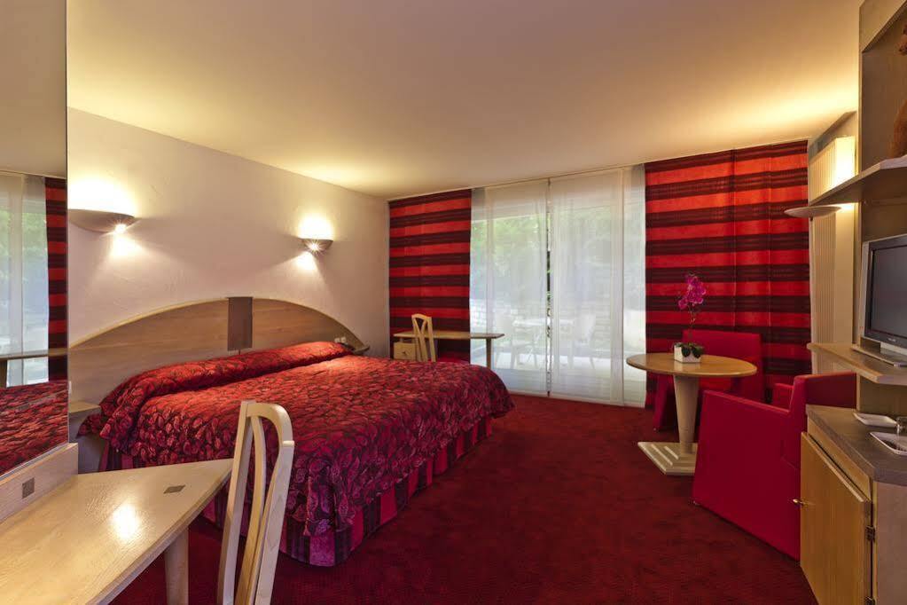 Logis Hotel Parenthese, Restaurant & Spa Ший Экстерьер фото